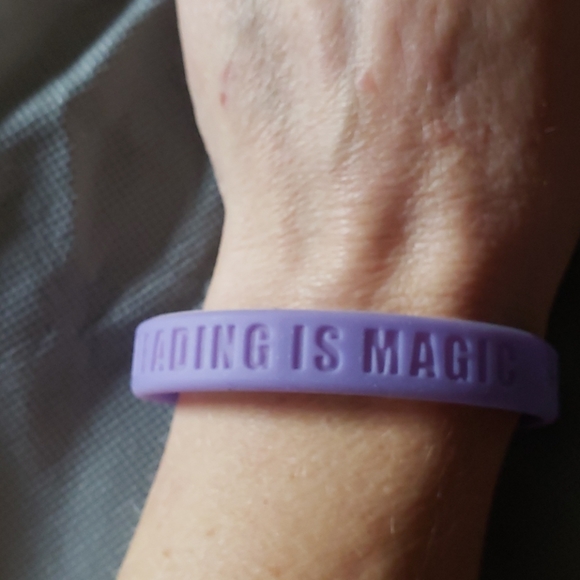 4 bracelets - Picture 4 of 5